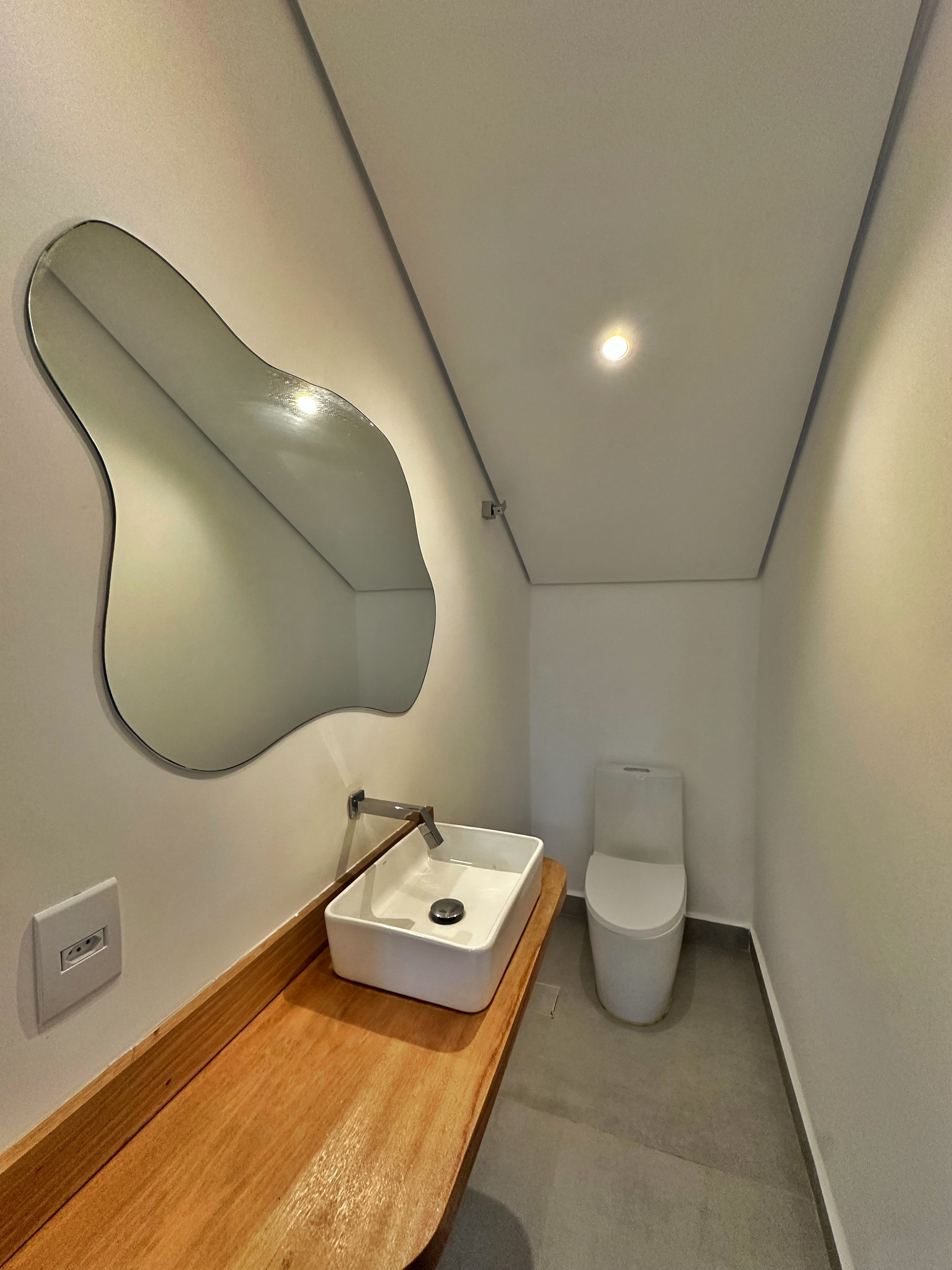 Lavabo com cuba esculpida